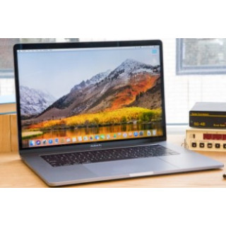 Apple MacBook Pro 15″ (2018) i9 32GB/512GB Touch Bar (Premium Used